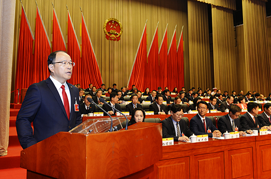 1578810143125010455.jpg 张德华市长作政府工作报告。玉溪日报记者申进明摄 (2).jpg