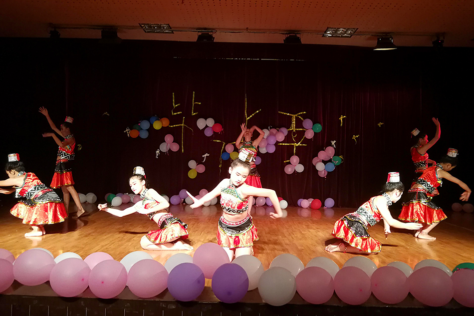 玉溪技师学院学生会举办2018年实习学生送别晚会.jpg 玉溪技师学院学生会举办2018年实习学生送别晚会.jpg