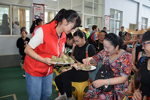 高龙潭社区端午节活动受欢迎.jpg