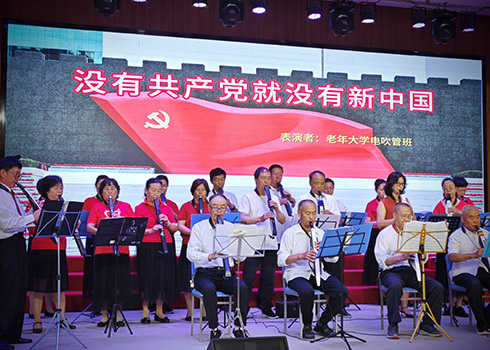 通海：老少同台迎“七一”欢歌笑语颂党恩.jpg