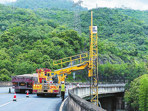 峨山多措并举抓实雨季道路保畅.jpg