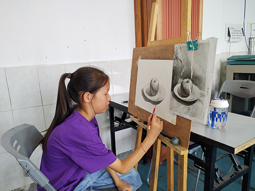 红塔区图书馆公益素描绘画班为暑期增“彩”.jpg
