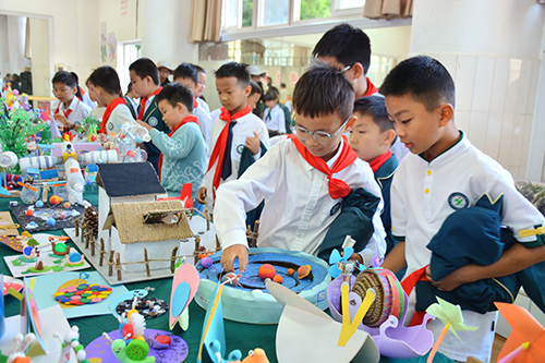 玉溪第一小学教育集团举办首届科技节.jpg