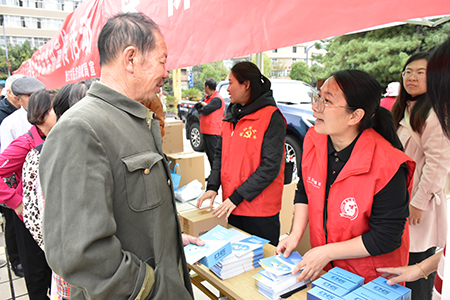 澄江市持续宣传医保惠民政策.jpg