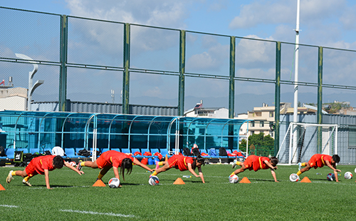 U-17国家女子足球队在玉溪开训.jpg