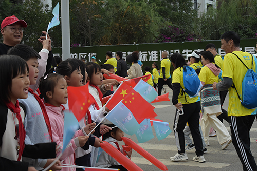参加生态公益行活动 争当生态文明践行者4.jpg