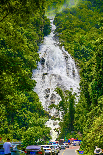 新平县让哀牢山“泼天流量”变“火热留量”.jpg