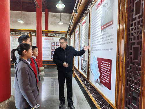 发挥爱国主义教育基地优势让红色基因代代相传.jpg