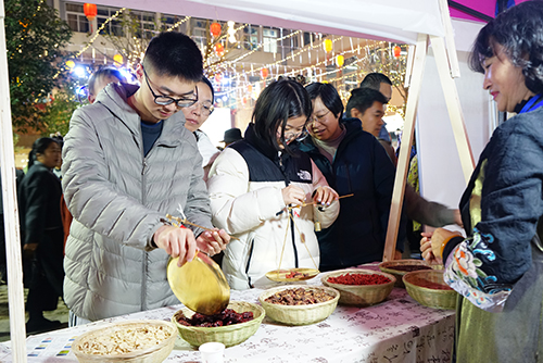 中医民族医药文化夜市热闹开市2.jpg