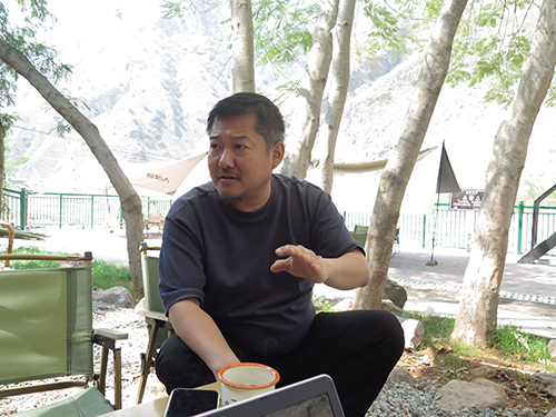 江风轻拂，咖啡与艺术一样回味悠长1.jpg