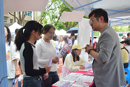 云南省2025届高校毕业生工业园区（滇中地区）专场招聘会举办.jpg