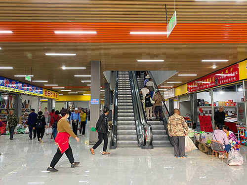 易门商贸城投用为县域经济发展注入新活力.jpg