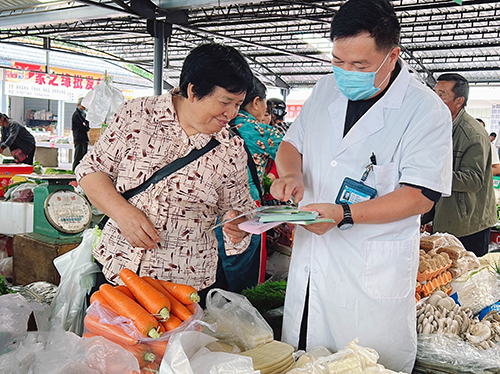 曼来镇开展预防野生菌中毒宣传活动.jpg