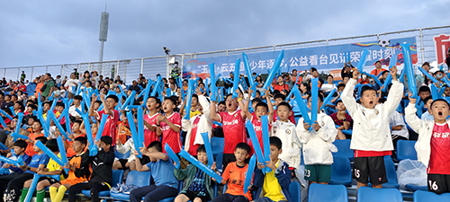 玉昆主场见证青少年足球热情迸发.jpg