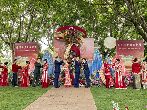 七夕节集体婚礼传递婚俗新风尚.jpg