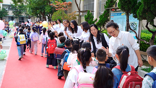 玉溪中小学：开学第一课 扬帆启新程1.jpg