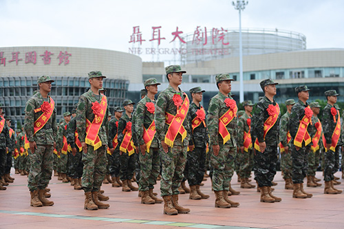 我市举行2025年下半年新兵欢送仪式.jpg