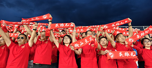 中超公益看台致敬献血志愿者.jpg