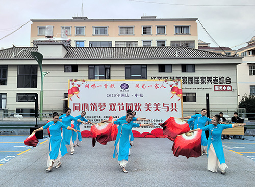 多彩活动庆“双节”1.jpg