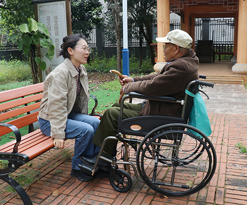 “90后”守护最美“夕阳红”.jpg “90后”守护最美“夕阳红”.jpg