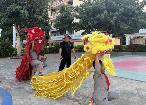 红军小学让非遗傣族狮子舞焕发新生.jpg 红军小学让非遗傣族狮子舞焕发新生.jpg