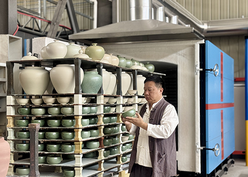 华宁七彩虹窑——传统釉色不褪色 新厂产能再升级