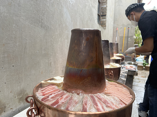 品将军第炊锅菜 听先辈爱国故事.jpg