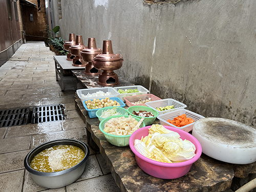 品将军第炊锅菜 听先辈爱国故事1.jpg