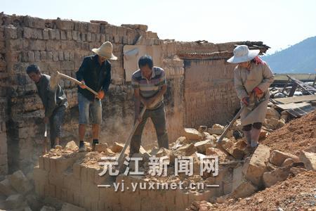 龙潭乡拆旧房筑新颜 强力推进千村整治项目建设 (3)