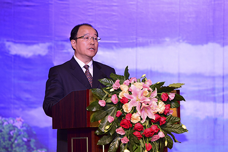 市委副书记,市长张德华致辞并作主旨发言