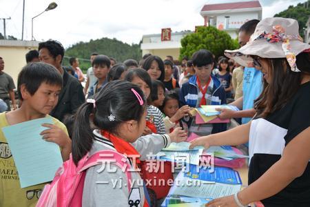 龙潭乡积极开展“6.16安全生产宣传咨询活动 (1)