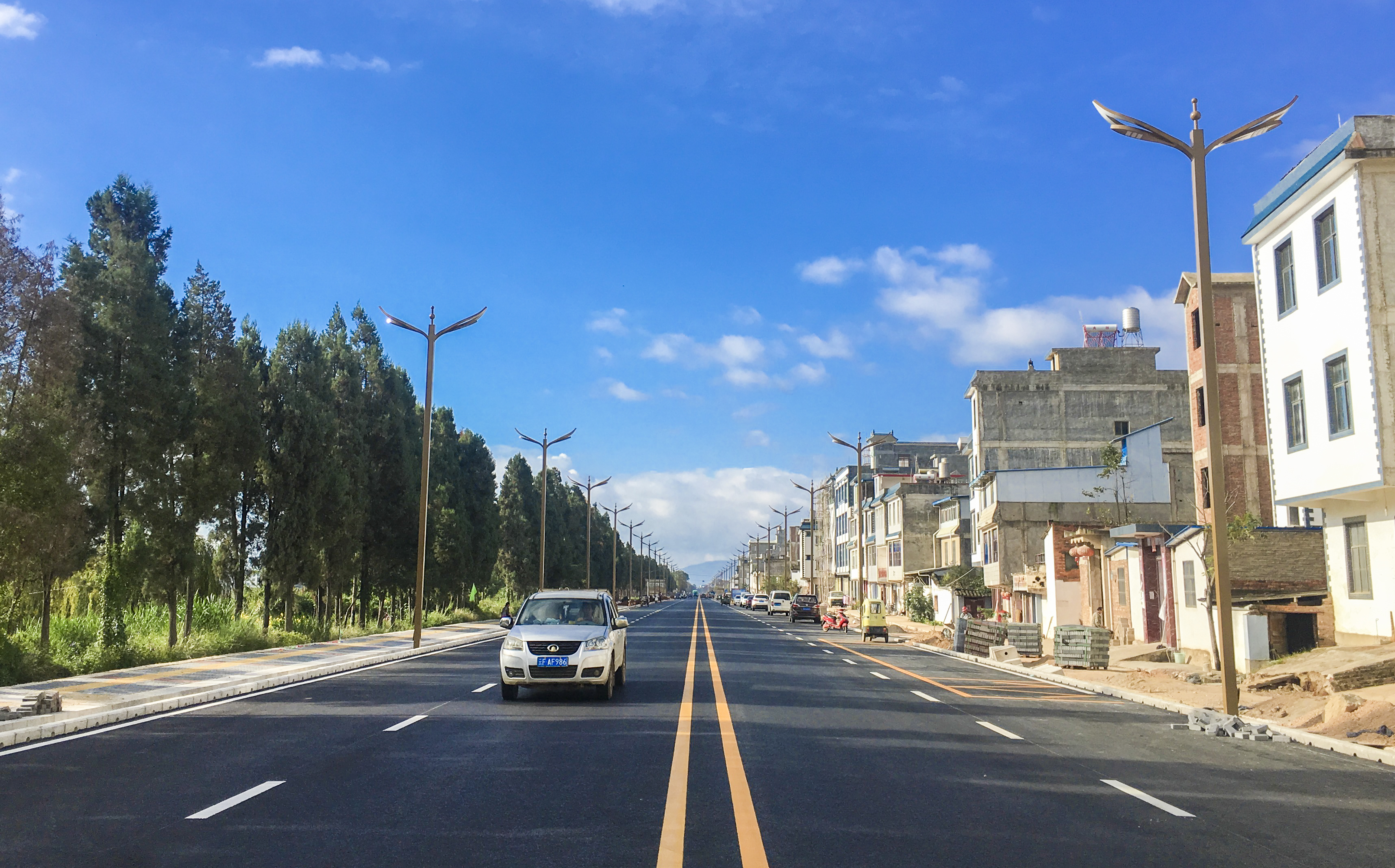 澄江县主城区骨干路网梁王河改扩建工程建成通车2.jpg