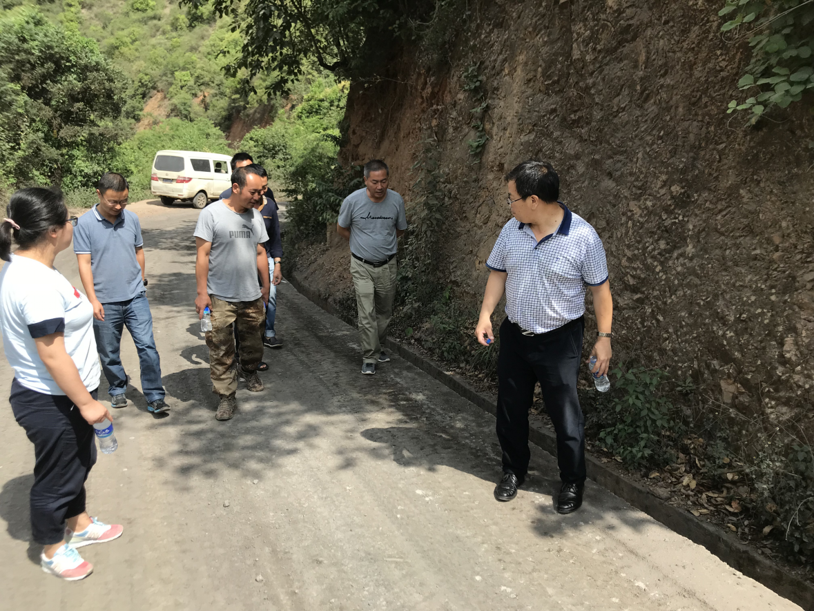 红塔区贫困村道路核查验收.png