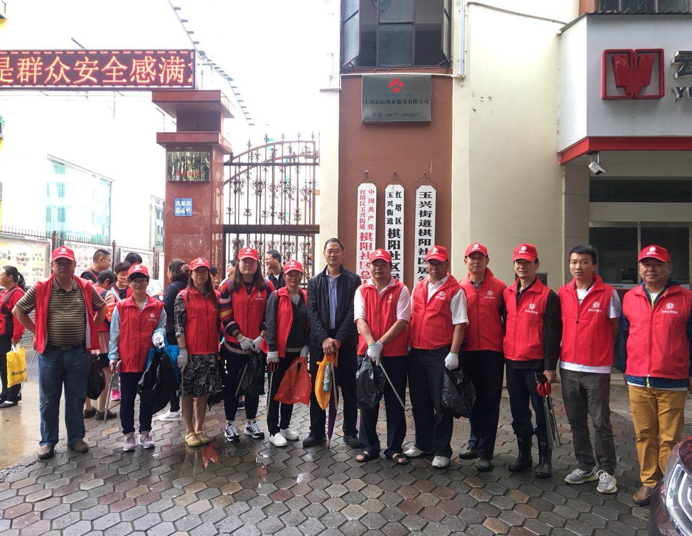 开展学雷锋志愿服务活动1.jpg