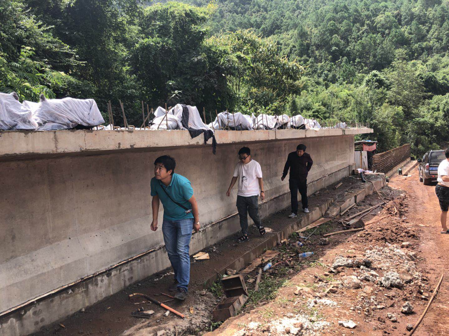 丁苴路响水箐.jpg