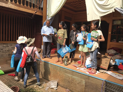 图4 在九溪镇扯纳苴入户宣传.JPG