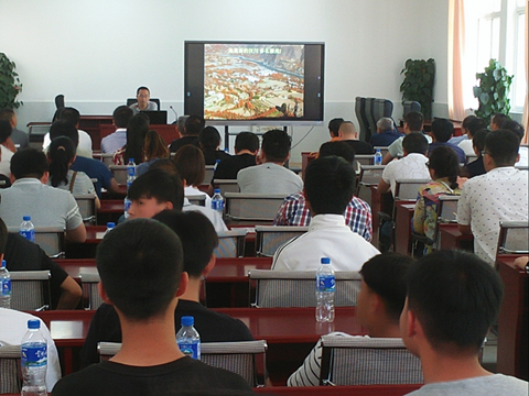 图1 讲座现场.jpg