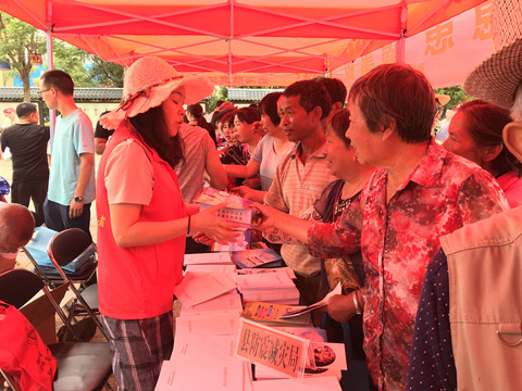 图5  “安全生产咨询日”宣传活动现场二.jpg