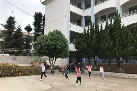 图2 石山嘴小学演练现场二.jpg 图2 石山嘴小学演练现场二.jpg
