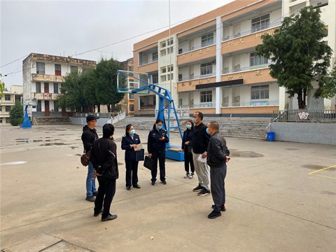 图1  实地检查校园安全.jpg