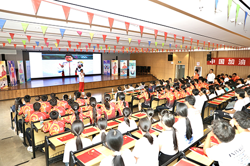 奥运冠军刘浩回乡1.jpg