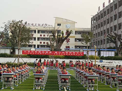 红军小学：灵动课桌舞欢乐助成长.jpg