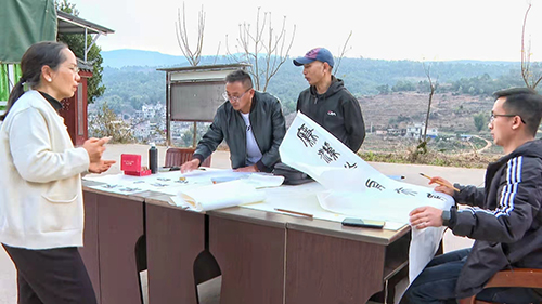 书画名家进村助廉翰墨传递文明新风.jpg