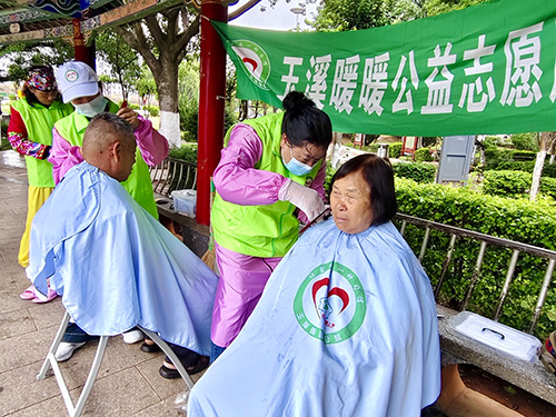 暖暖公益流淌敬老情.jpg