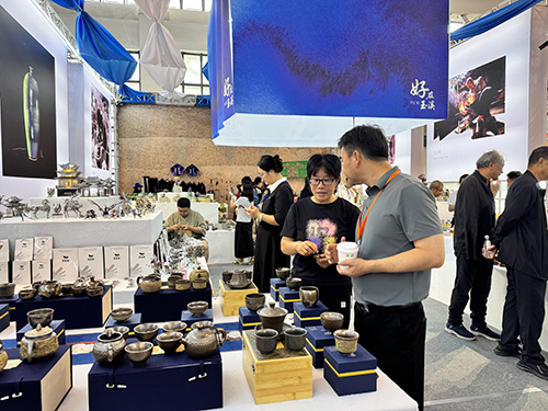 玉溪11家文化企业携特色产品亮相.jpg