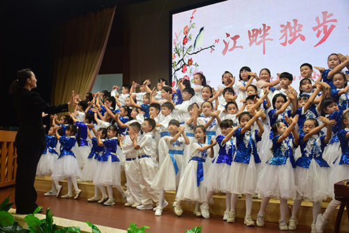 红塔区举办“聂耳杯”中小学生合唱比赛.jpg