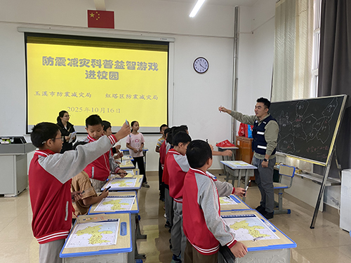 防震减灾主题宣传进校园.jpg