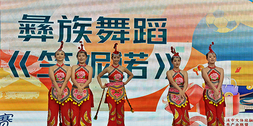 赛场外最炫民族风展人文新韵.jpg