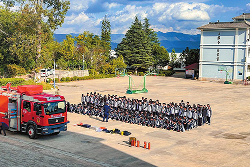 法治宣教进校园.jpg 法治宣教进校园.jpg