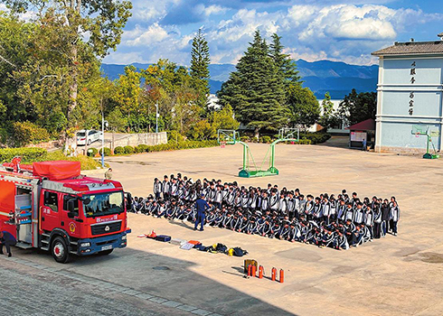 法治宣教进校园
